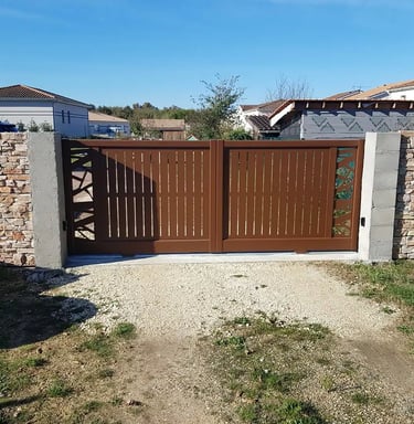 Portail aluminium sur mesure en tole decoupé