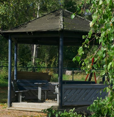 Lusthus på baksidan av förskolan Långagård i Moheda