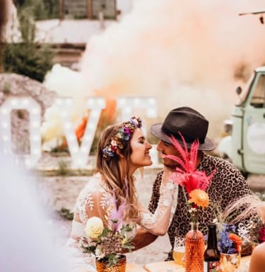 Mariage festival fumigènes fanions bohème 