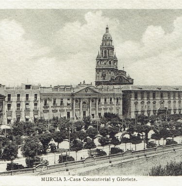 imagen antigua de la Glorieta de España con el ayuntamiento y la catedral