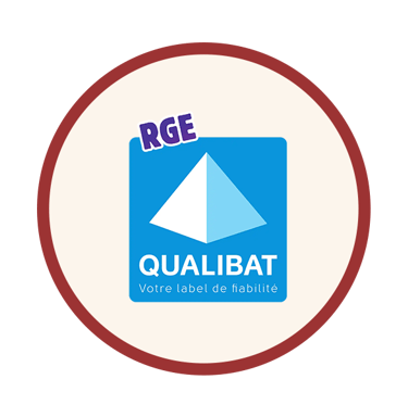 rge-qualibat-artisan-fond-blanc-cadre-rouge