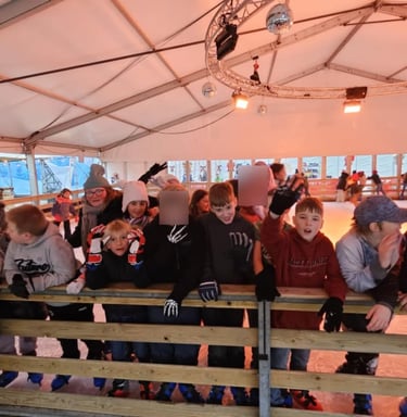 Classe de madame Delphine sur la patinoire