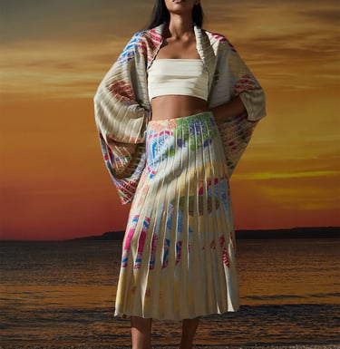 Estampa exclusiva em jacquard com inspiração na cultura popular brasileira do artesanato e rendeiras