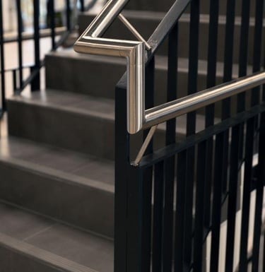 Geländer mit Edelstahlhandlauf