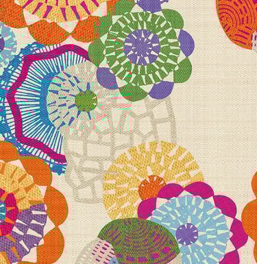 Estampa digital de formas circulares, coloridas e textura de palha, remete ao artesanato brasileiro