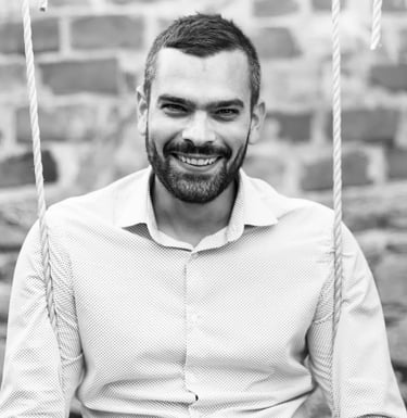 Ydom Studio photographe 100% à domicile pour photos d'identité et portraits