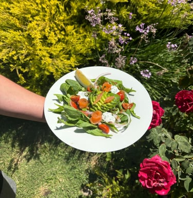 Ensalada de salmón gravlax con palta