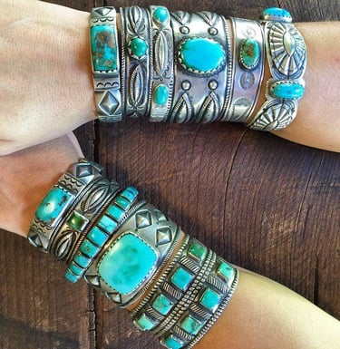 Bracelets en argent et pierres semi-précieuses