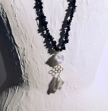 capri-necklace-baroque-pearls-and-onyx