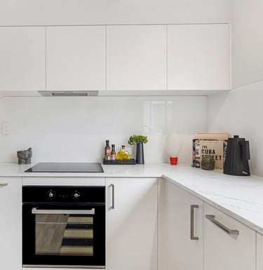 white modern kitchen with glass splashback