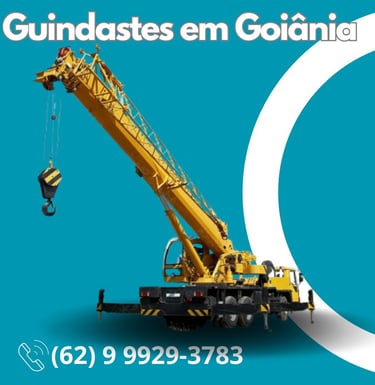Guindaste em operação realizando içamento de carga pesada em Goiânia
