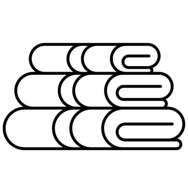 Una pila de toallas y otra pila de toallas.