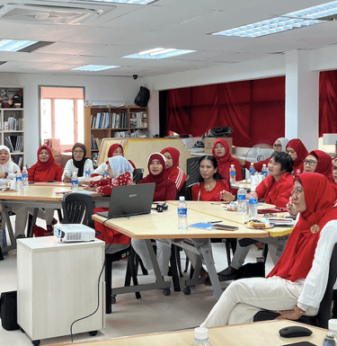 Training for trainers digital literacy for indonesia migrant workers in Malaysia