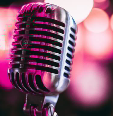 Micro retro évoquant le fait de faire résonner sa voix