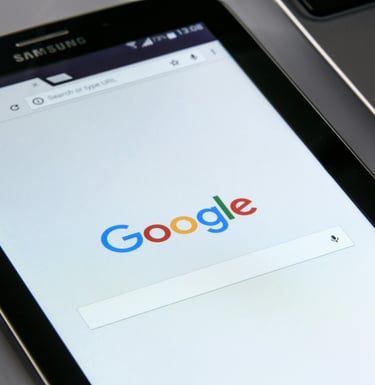 Tela de um tablete com o navegador aberto