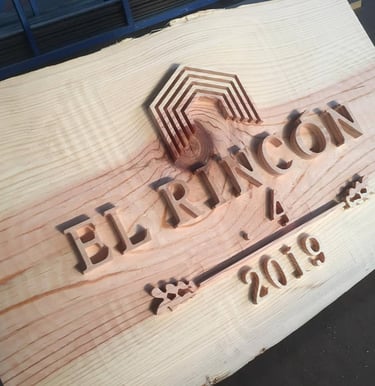 Letrero de madera mecanizado por máquina Cuttool