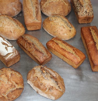 Pain artisanal de La Batailleuse : l'accompagnement parfait pour nos fondues à La Petite Échelle.