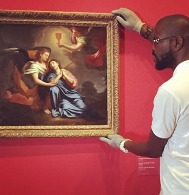 un, homme, de, chez, Well, Art, Transport, accroche, un, tableau, dans, un, musée,pour, instagram