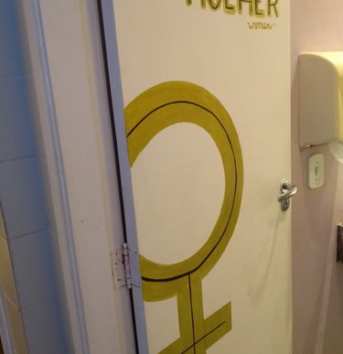 fresque porte hostel brésil