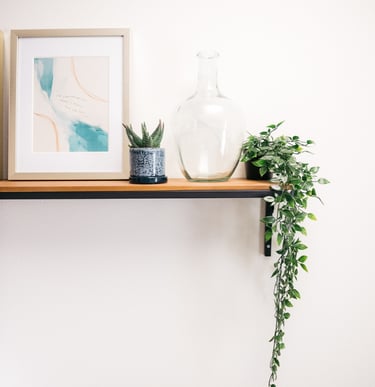 Colocar estantes e pendurar prateleiras