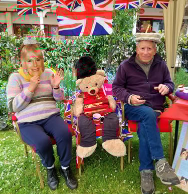 a man and woman sitting on chairs in a garden