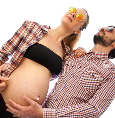 Photo de grossesse d'un couple en contre plongée prise par jlacoste photo sur Dijon