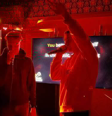 Karaoke pramoga iš arti