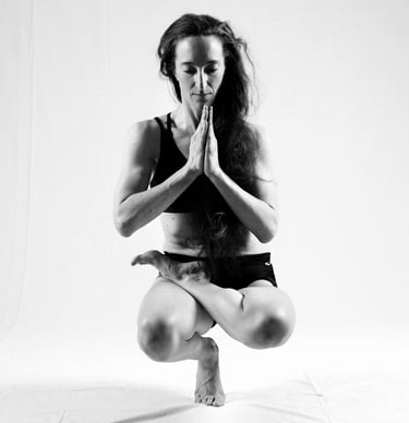 yoga teacher toestand asana
