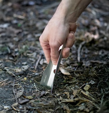 hand pushing boglerco trowel into ground