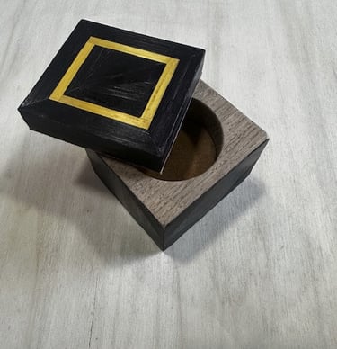 Boîtes à bijoux et mobilier professionnel en marqueterie de paille.