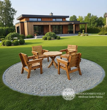 Medinis lauko baldų komplektas, keturios kėdės ir per vidurį stalas