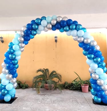 arco de globos azules con plateado
