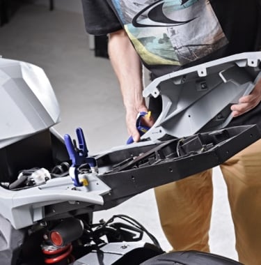 Installation d’un carénage arrière de moto conçu en impression 3D