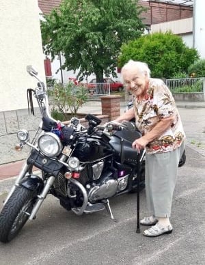 elderly woman next to a motorcylcel - copyrights Tanja Dietzig