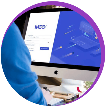 Personne qui se connecte sur la plateforme MEG