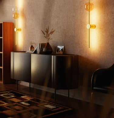 salon moderne avec deux appliques murales dorées et design, éclairant un buffet en bois foncé.