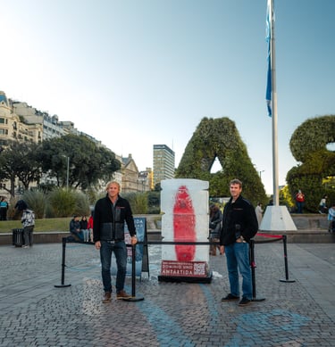 instalacion de hielo en el obelisco por gauchos de mar hecha por sancho sculpture 