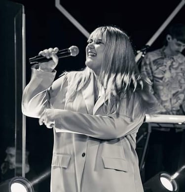 Vokalistė VAKARĖ DIMBELĖ