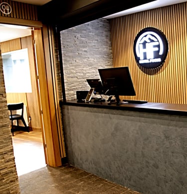 Recepción del Hotel Focus en el Pas de la Casa, Andorra. En los Pirineos