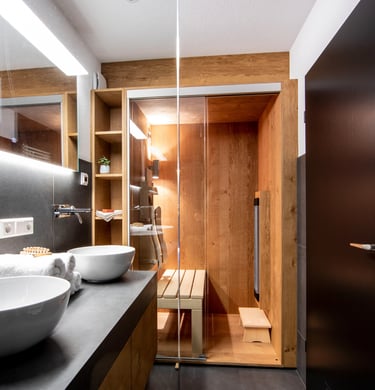 Integrierte Saune in einem Badezimmer