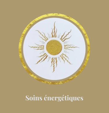 un soleil entouré d'un cercle doré