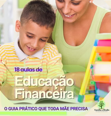 mãe estudando educação financeira com o filho