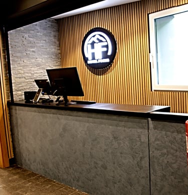 Recepción del Hotel Focus en el Pas de la Casa, Andorra. En los Pirineos