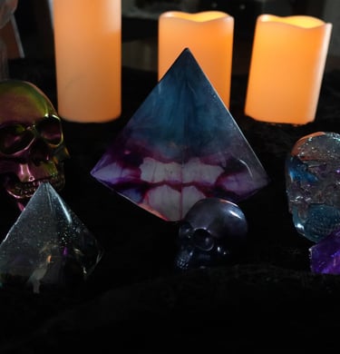 Resin Pyramids, Resin Skulls