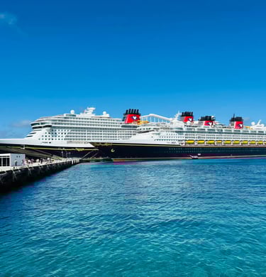 barco disney magic en puerto en cozumel mexico