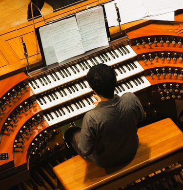 at the console of the Esplanade Klais organ (SG)
