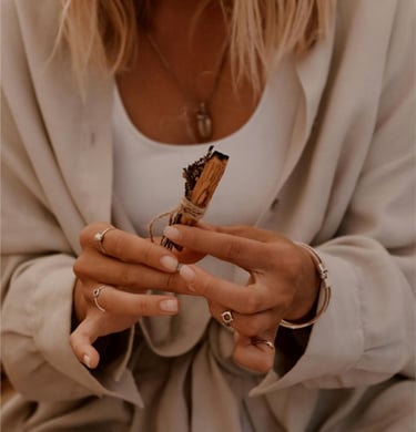 Palo santo, salvia, sahumitos. Encuentra todo en Jaku Aromas, Castellón.