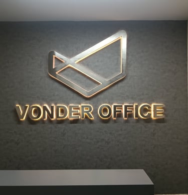 Huruf timbul stainless nyala karya AFL di Interior kantor Vonder Office di Wisma Bumiputera Jakarta.