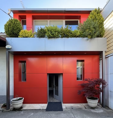 fachada principal de la sede de Plasticos Industriales GECA