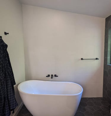 freestanding soaker tub